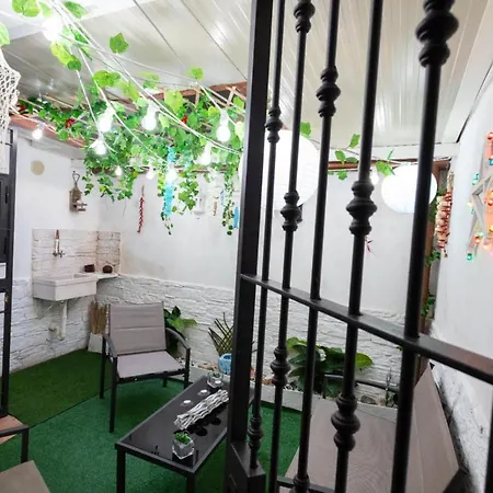 Angel House בארי